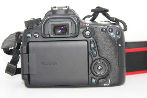 Canon EOS 70D DSLR Camera ( BODY ONLY ) WITH CHARGER