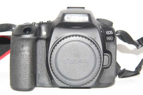 Canon 90D 32.5MP DSLR Body Only Black IN NEW CONDITION