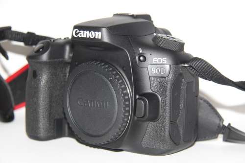 Canon 90D 32.5MP DSLR Body Only Black IN NEW CONDITION