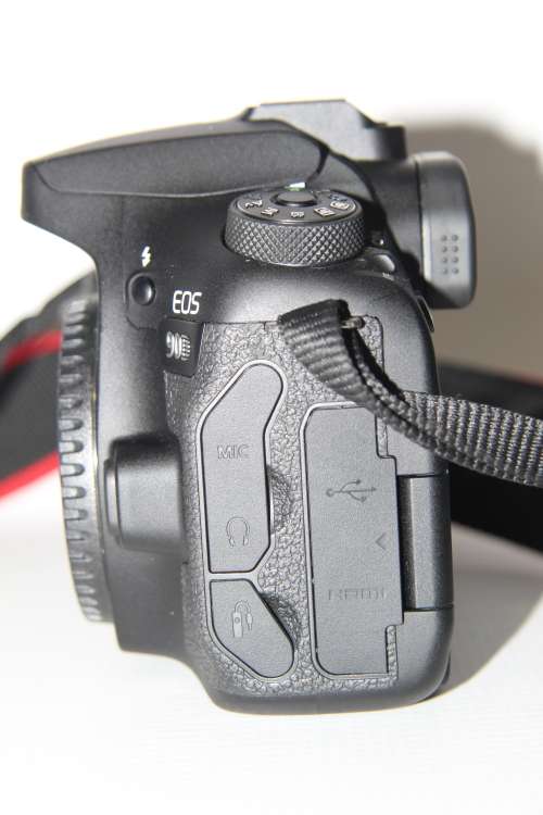 Canon 90D 32.5MP DSLR Body Only Black IN NEW CONDITION