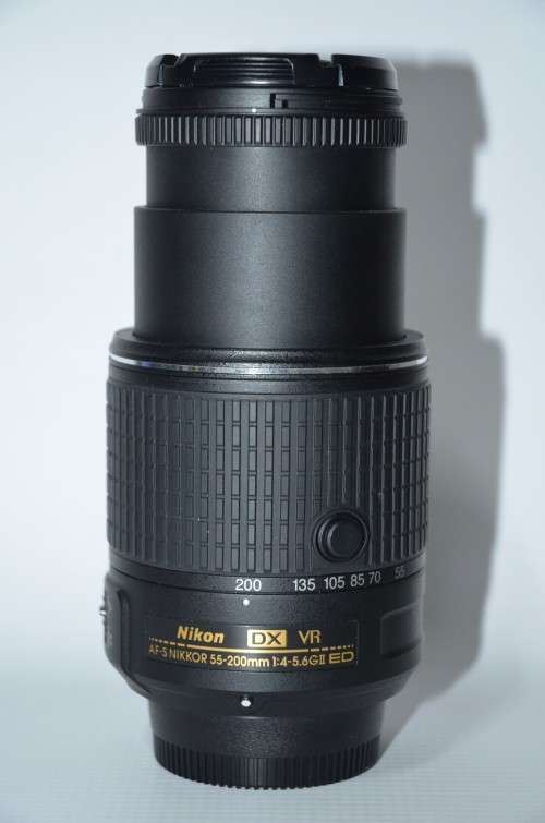 NIKON AF-S DX NIKKOR 55-200mm f/4-5.6G ED VR II Lens EXCELLENT CONDITION