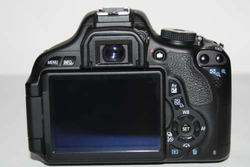 Canon EOS 600D 18MP Digital SLR Camera, FHD MOVIES , 18-55mm III Lens, CHARGER , very Good Condition