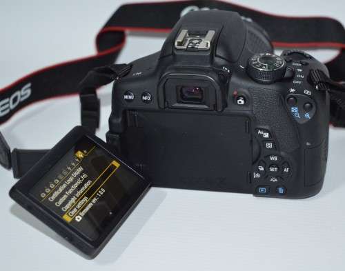 Canon EOS 750D 24MP DSLR Camera WITH 18-55MM III , CANON BAG AND CHARGER.