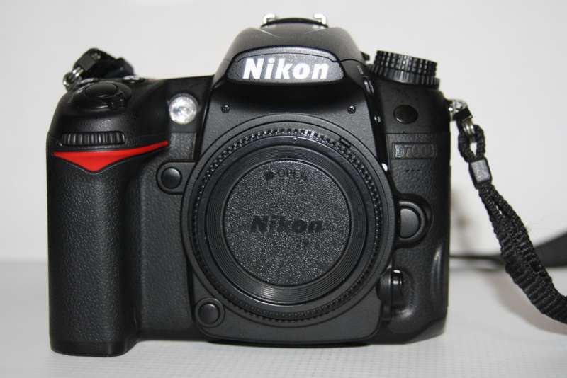 NIKON D7000, 16MP DSRL ( BODY ONLY IN EXCELLENT CONDITION )LOW SHUTTER COUNT OF 25000
