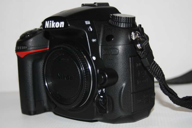 NIKON D7000, 16MP DSRL ( BODY ONLY IN EXCELLENT CONDITION )LOW SHUTTER COUNT OF 25000