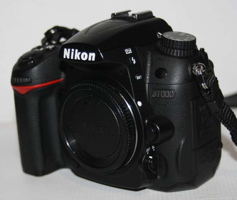 NIKON D7000, 16MP DSRL ( BODY ONLY IN EXCELLENT CONDITION )LOW SHUTTER COUNT OF 25000