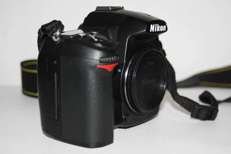 NIKON D7000, 16MP DSRL ( BODY ONLY IN EXCELLENT CONDITION )LOW SHUTTER COUNT OF 25000