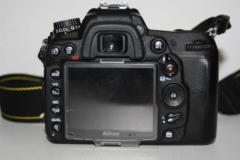 NIKON D7000, 16MP DSRL ( BODY ONLY IN EXCELLENT CONDITION )LOW SHUTTER COUNT OF 25000