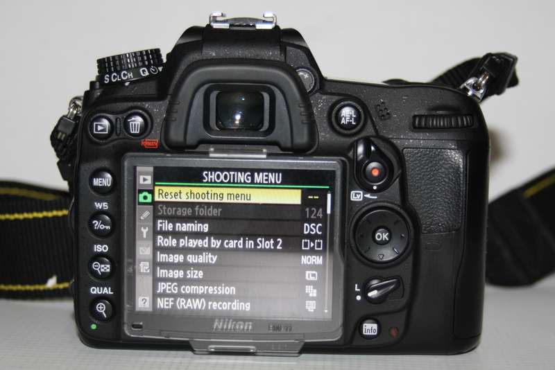 NIKON D7000, 16MP DSRL ( BODY ONLY IN EXCELLENT CONDITION )LOW SHUTTER COUNT OF 25000