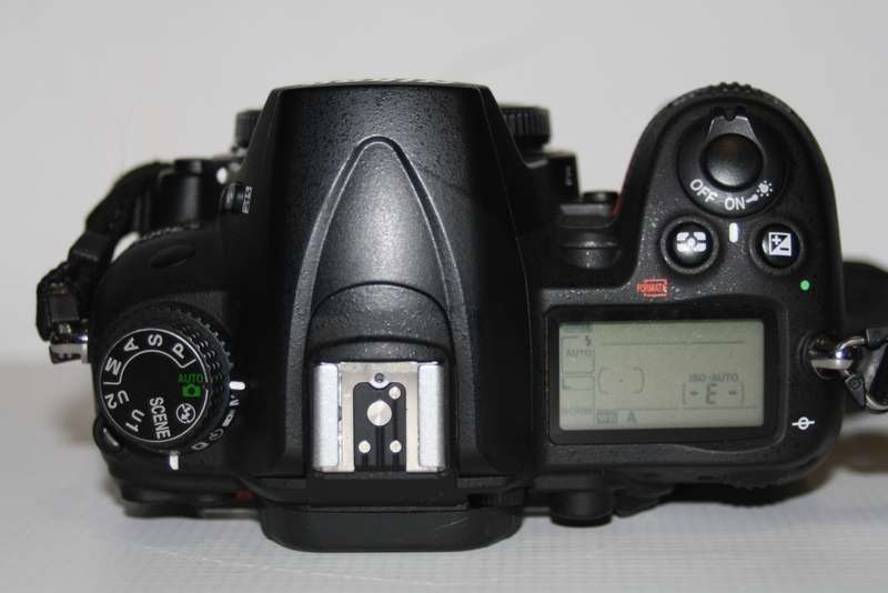 NIKON D7000, 16MP DSRL ( BODY ONLY IN EXCELLENT CONDITION )LOW SHUTTER COUNT OF 25000