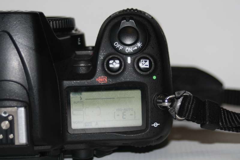 NIKON D7000, 16MP DSRL ( BODY ONLY IN EXCELLENT CONDITION )LOW SHUTTER COUNT OF 25000