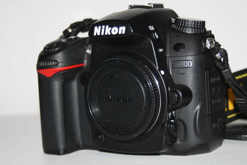 NIKON D7000, 16MP DSRL ( BODY ONLY IN EXCELLENT CONDITION )LOW SHUTTER COUNT OF 25000