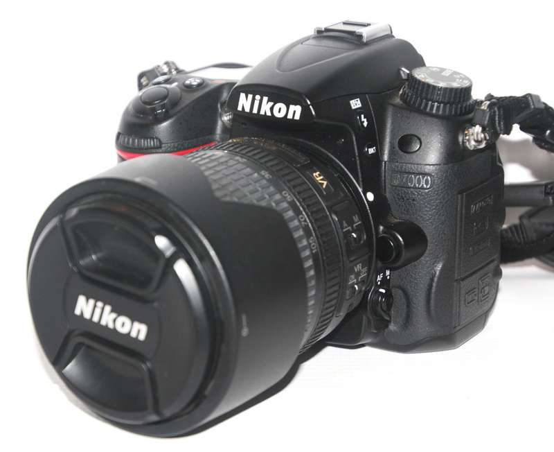 NIKON D7000, 16MP DSRL + 18-105MM VR LENS IN EXCELLENT CONDITION )LOW SHUTTER COUNT OF 11650