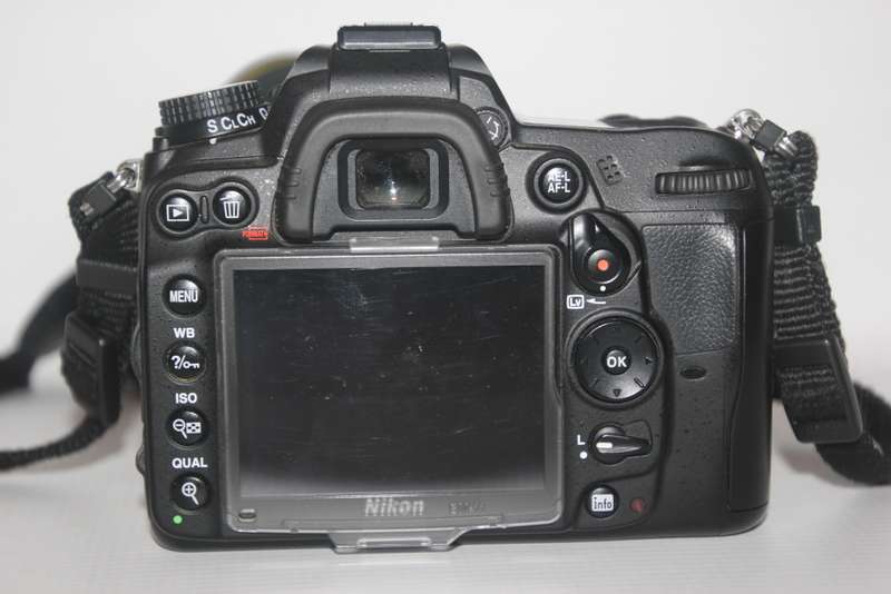 NIKON D7000, 16MP DSRL + 18-105MM VR LENS IN EXCELLENT CONDITION )LOW SHUTTER COUNT OF 11650
