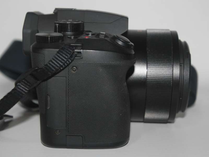 Leica V-Lux 5 20MP Superzoom Digital Camera with 9.1-146mm f/2.8-4 ASPH Lens (Black)