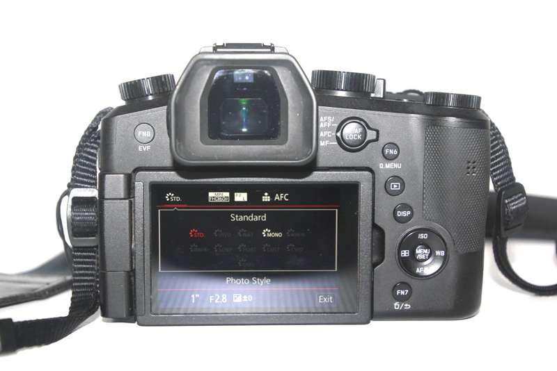 Leica V-Lux 5 20MP Superzoom Digital Camera with 9.1-146mm f/2.8-4 ASPH Lens (Black)