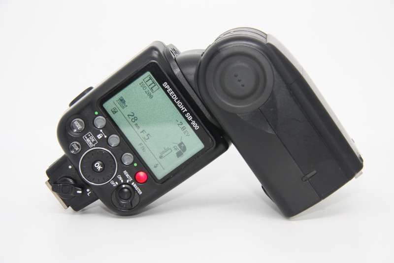 Nikon SB-900 AF Speedlight Flash for Nikon Digital SLR Cameras