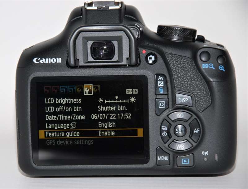 Canon EOS 2000D 24MP DSLR, FULL HD MOVIES , 18-55MM ZOOM LENS IN VERY GOOD CONDITION