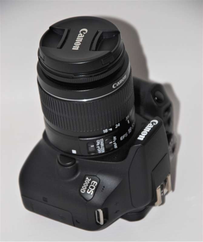 Canon EOS 2000D 24MP DSLR, FULL HD MOVIES , 18-55MM ZOOM LENS IN VERY GOOD CONDITION