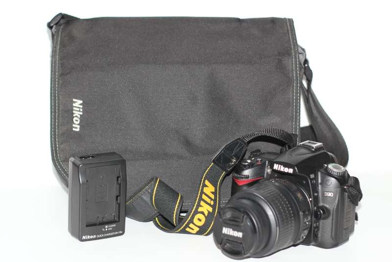 NIKON D90 With 18-55MM VR , Nikon Bag, Very Low Actuation 5555