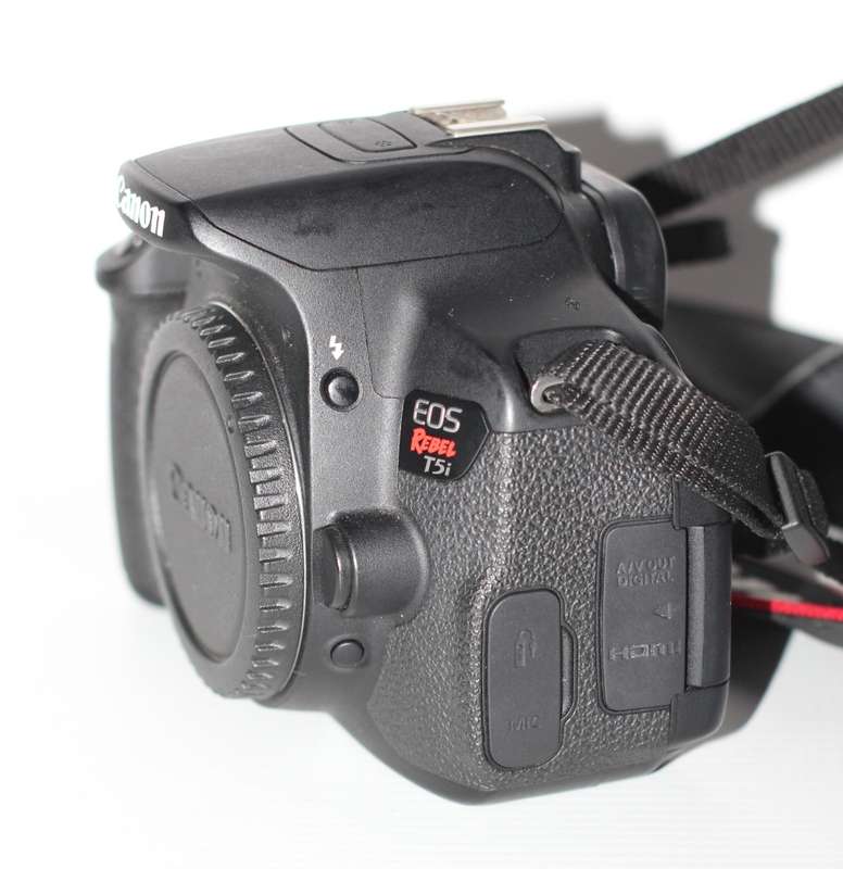Canon EOS Rebel T5i 18.0 MP CMOS Digital SLR (BODY)