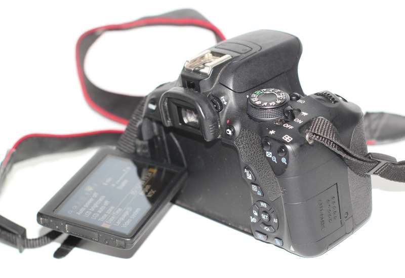 Canon EOS Rebel T5i 18.0 MP CMOS Digital SLR (BODY)