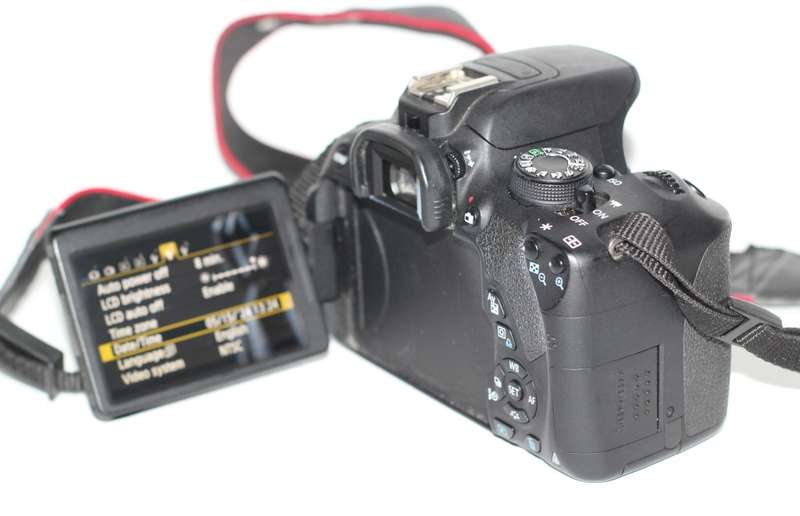 Canon EOS Rebel T5i 18.0 MP CMOS Digital SLR (BODY)