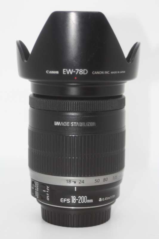 CANON EF-S 18-200mm f/3.5-5.6 IS IN EXCELLENT CONDITION