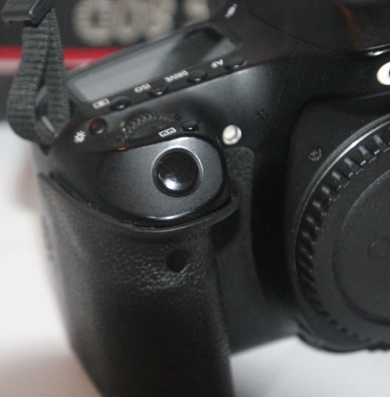 Canon EOS 80D DSLR Camera Body with 24.2 Megapixel (APS-C) CMOS Sensor and Dual Pixel CMOS AF