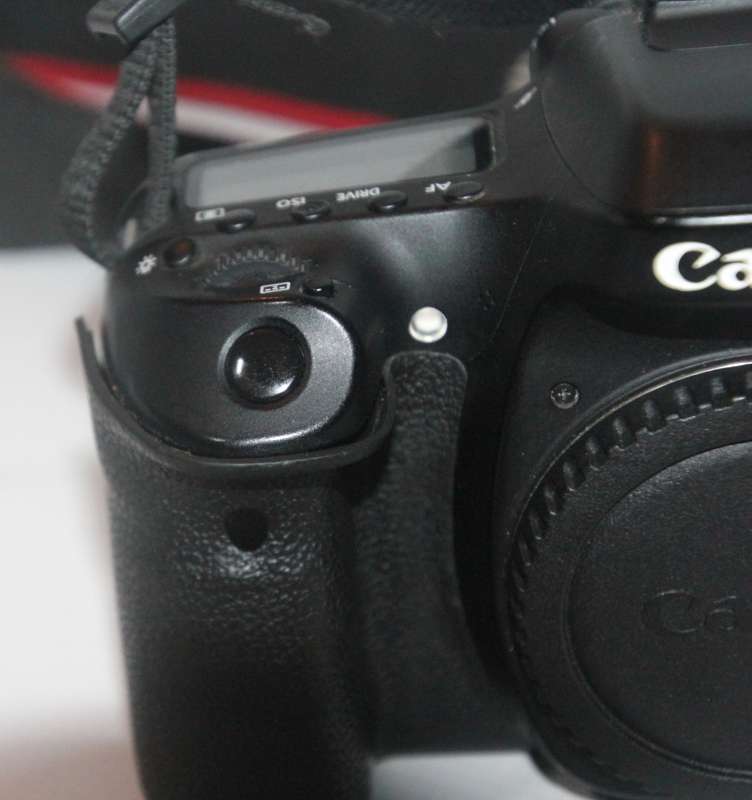 Canon EOS 80D DSLR Camera Body with 24.2 Megapixel (APS-C) CMOS Sensor and Dual Pixel CMOS AF