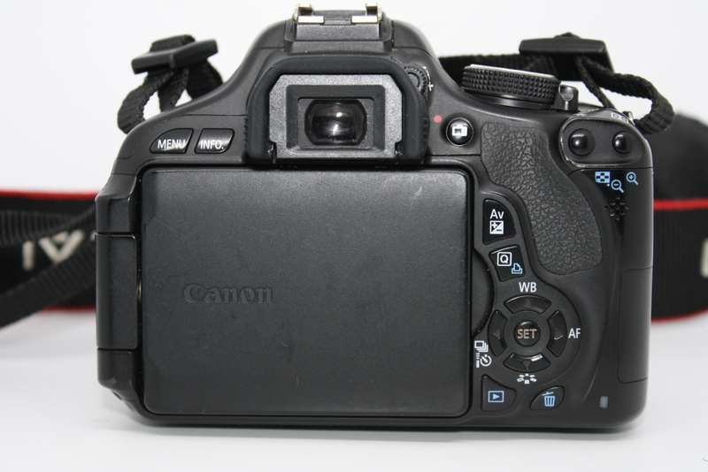Canon EOS 600D 18MP Digital SLR Camera, FHD MOVIES , 18-55mm III Lens, CHARGER , Very Good Condition