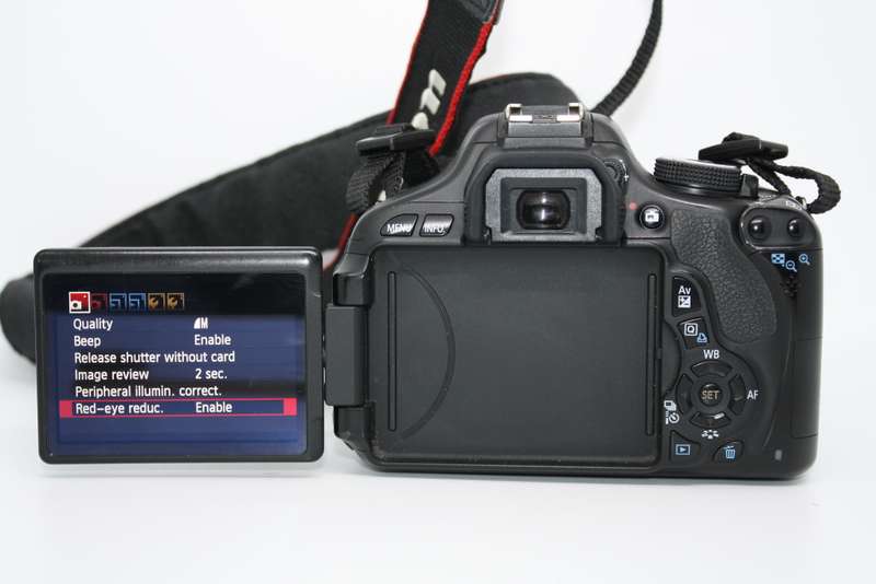 Canon EOS 600D 18MP Digital SLR Camera, FHD MOVIES , 18-55mm III Lens, CHARGER , Very Good Condition