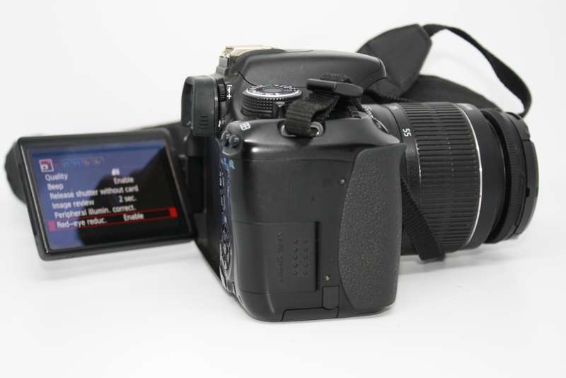 Canon EOS 600D 18MP Digital SLR Camera, FHD MOVIES , 18-55mm III Lens, CHARGER , Very Good Condition