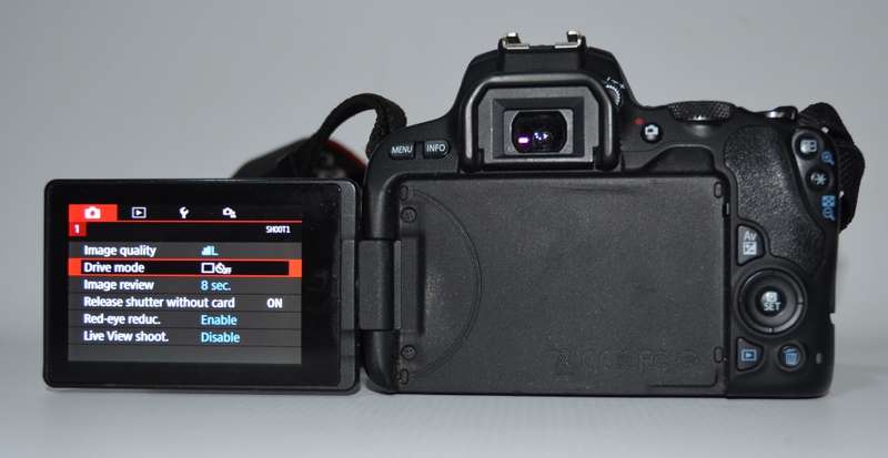 Canon EOS 200D DSLR with 18-55mm f/1.4-5.6 IS STM Lens ,VERY GOOD CONDITION