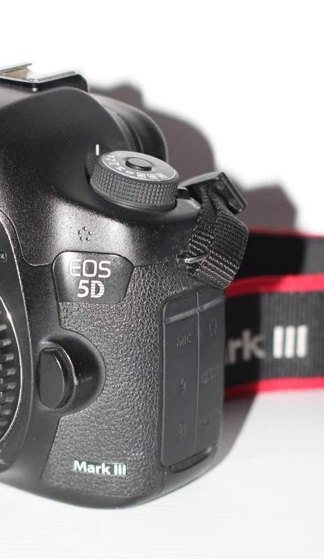 Canon EOS 5D Mark III 22.3 MP Full Frame CMOS with 1080p Full-HD Video Mode Digital SLR Camera (Body