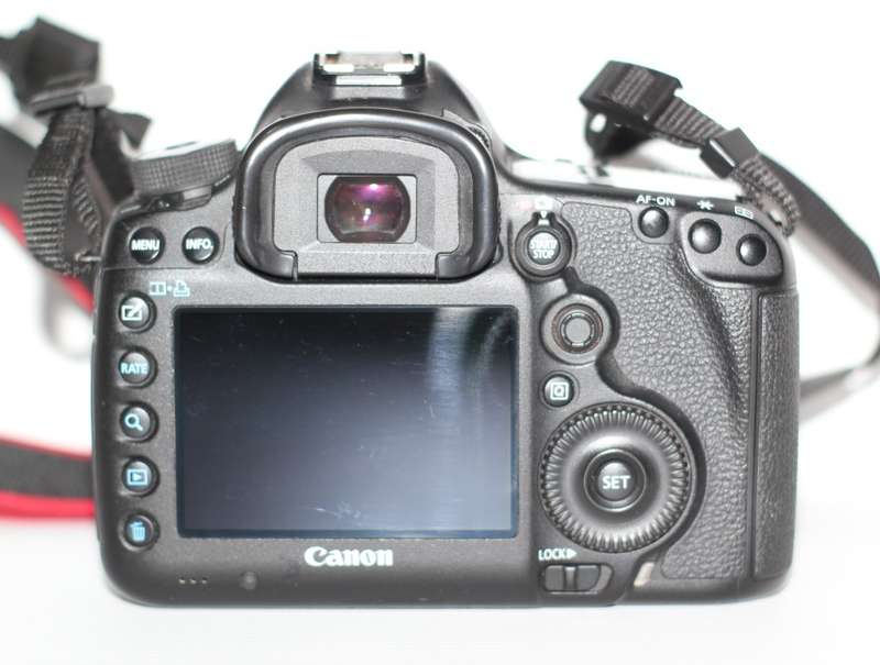 Canon EOS 5D Mark III 22.3 MP Full Frame CMOS with 1080p Full-HD Video Mode Digital SLR Camera (Body