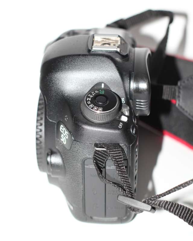 Canon EOS 5D Mark III 22.3 MP Full Frame CMOS with 1080p Full-HD Video Mode Digital SLR Camera (Body