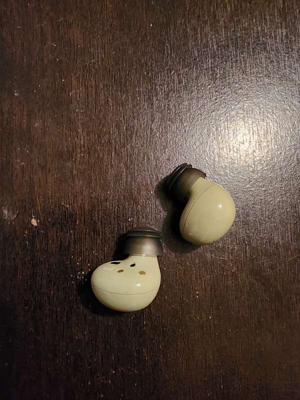 Samsung Galaxy Buds 2 with extra ear tips + 3 in 1 Wireless Charger