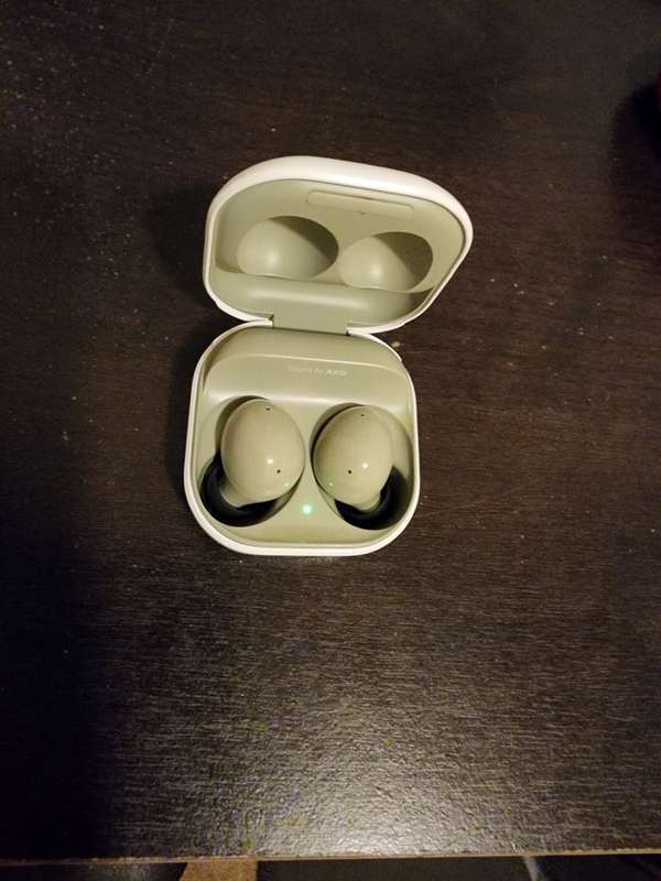 Samsung Galaxy Buds 2 with extra ear tips + 3 in 1 Wireless Charger