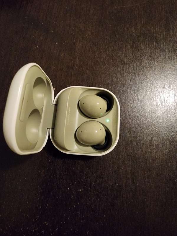 Samsung Galaxy Buds 2 with extra ear tips + 3 in 1 Wireless Charger