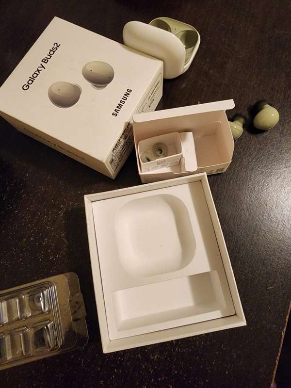 Samsung Galaxy Buds 2 with extra ear tips + 3 in 1 Wireless Charger