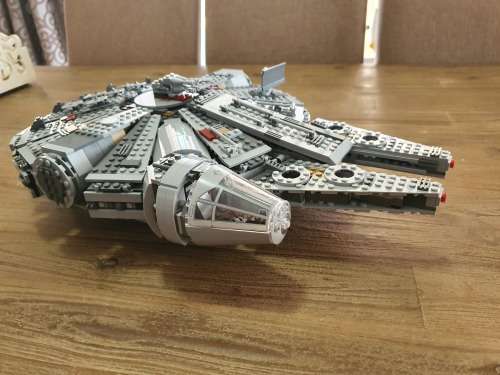 LEGO Millennium Falcon 75105-1 (2015)