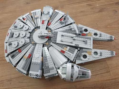 LEGO Millennium Falcon 75105-1 (2015)