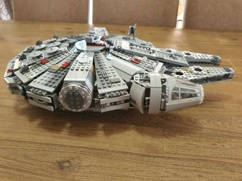 LEGO Millennium Falcon 75105-1 (2015)