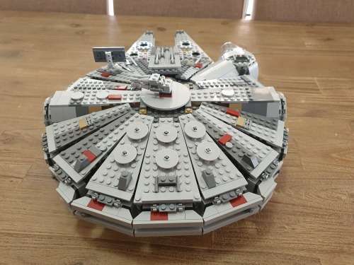 LEGO Millennium Falcon 75105-1 (2015)