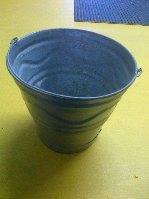 TIN BUCKET!!!!!!!!!!!!!CRAZY R1 START