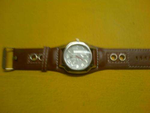 BRAND NEW GENUINE LEATHER WATCH!!!!!!!CRAZY R1 START