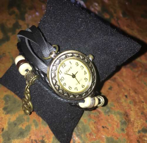 Retro Quartz Weave Wrap Around Leather Bracelet Watch.