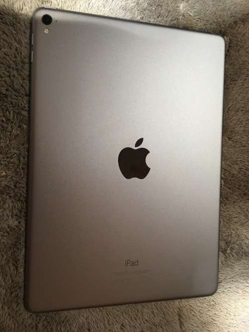 9.7-inch iPad Pro Wi-Fi 32 GB - Space Grey