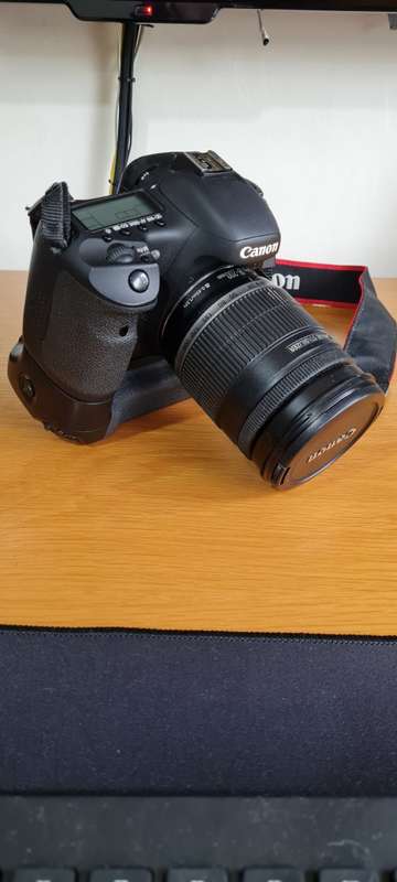 Canon 7D Body with Canon EFS 18 - 200mm Lens
